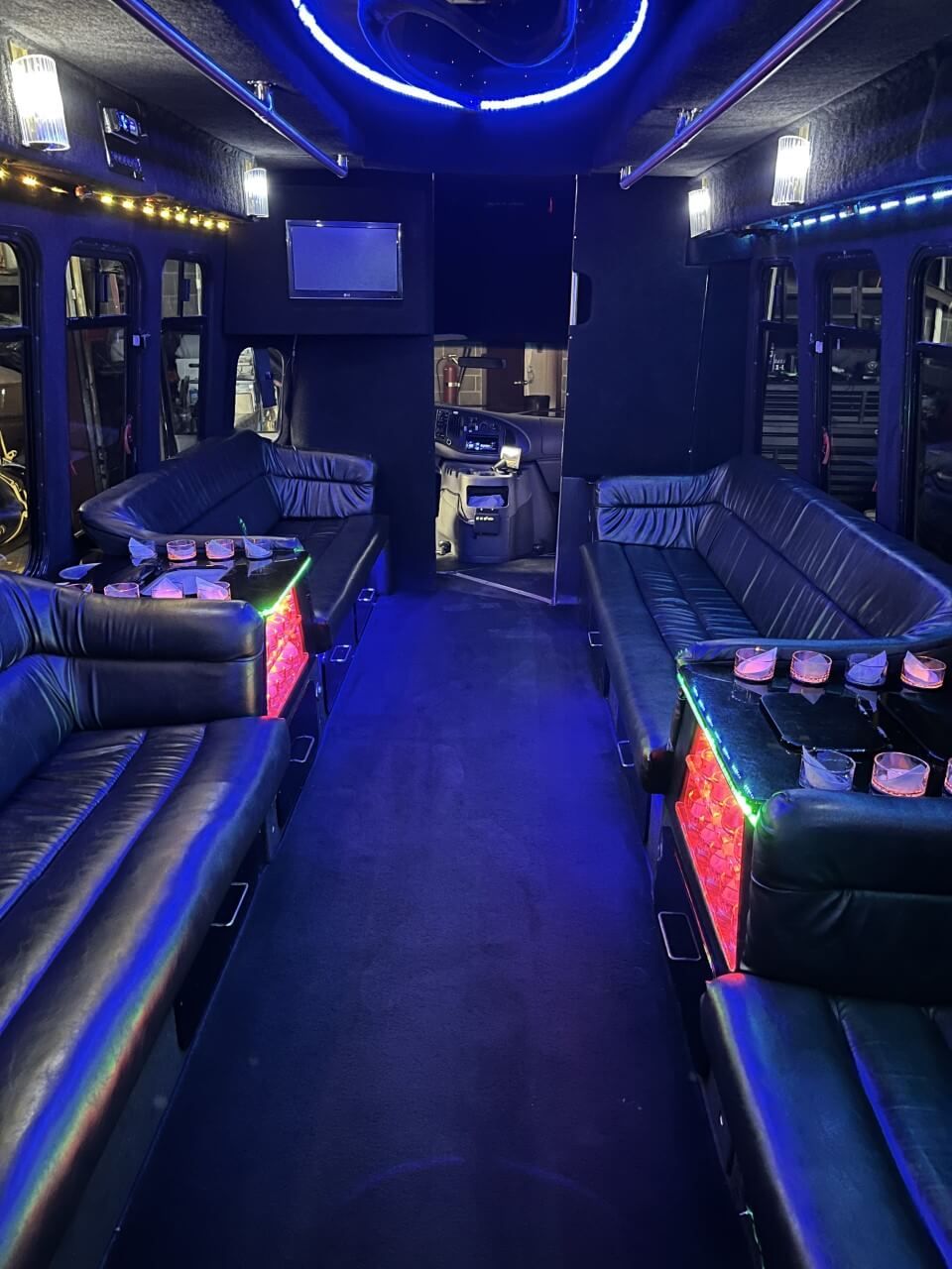 Black limo coach - Custom Limousine Kansas City