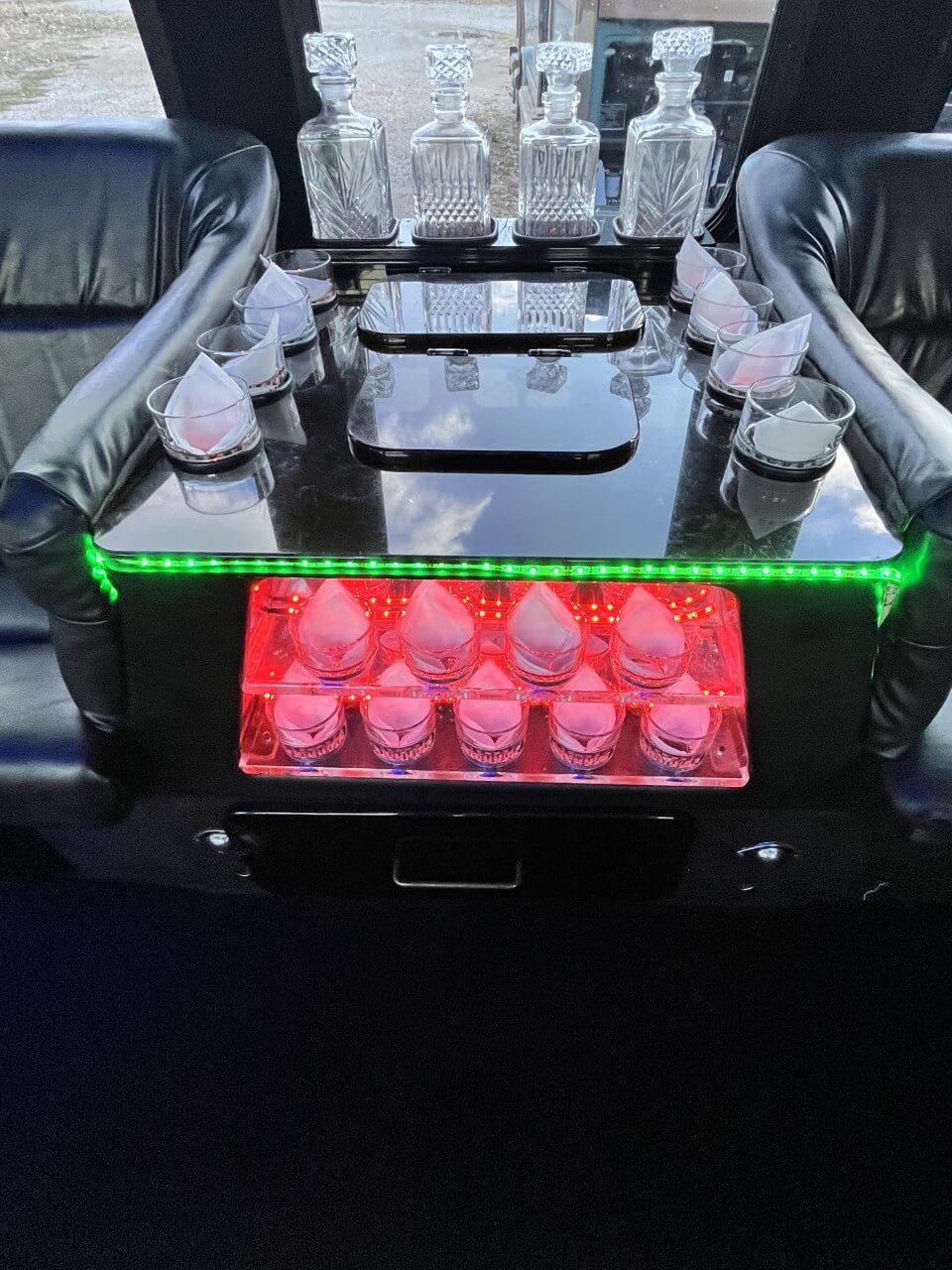 Black limo coach - Custom Limousine Kansas City