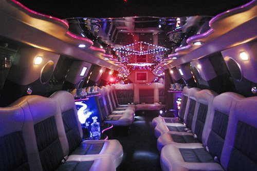 Black Navigator limousine - Custom Limousine Kansas City