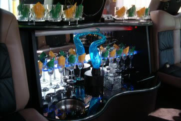 Black Navigator limousine - Custom Limousine Kansas City