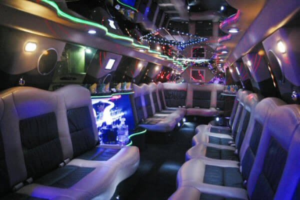 Black Navigator limousine - Custom Limousine Kansas City