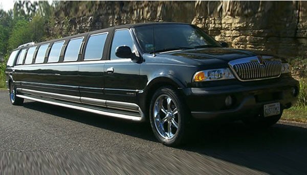 Black Navigator limousine - Custom Limousine Kansas City