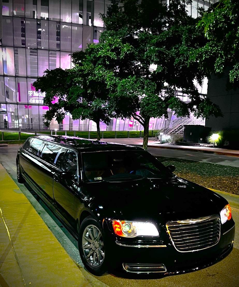 Chrysler 300 limousine - Custom Limousine Kansas City