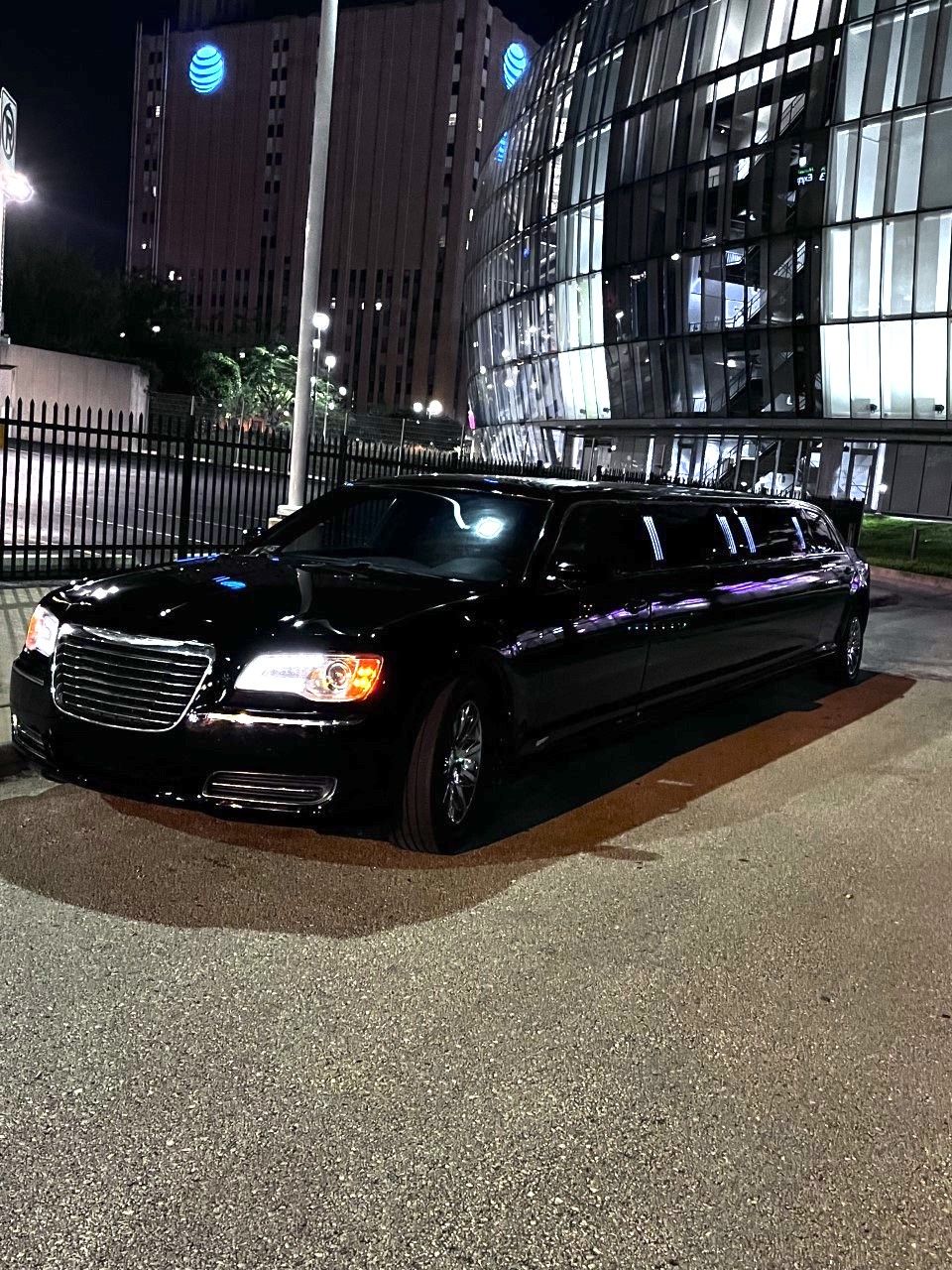 Chrysler 300 limousine - Custom Limousine Kansas City