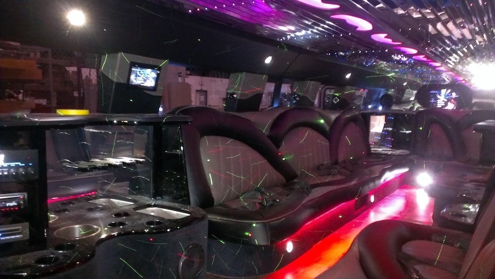 White H2 Hummer limousine - Custom Limousine Kansas City